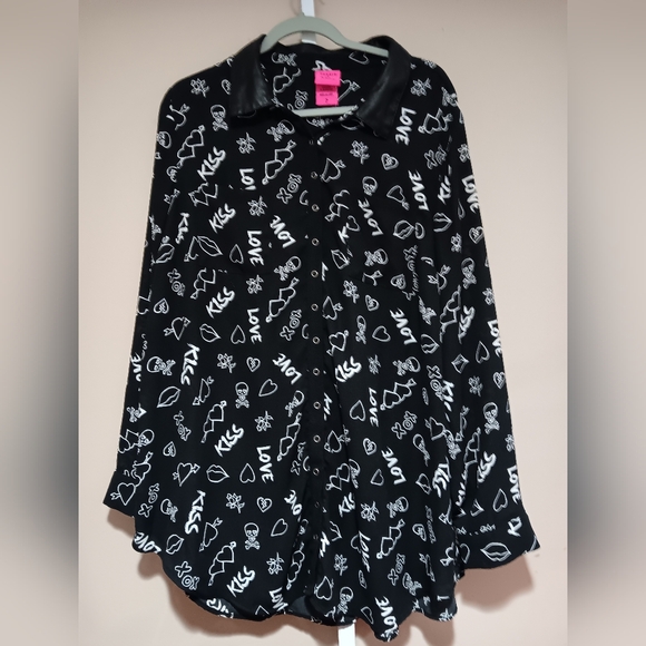 Betsey Johnson Torrid Women's (Size 2X) Black Skull Hearts Tunic Blouse (NWT) - Picture 1 of 10